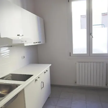 White Monolocale Bolonia